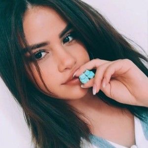 Meet your Posher, Abril